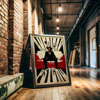 poster di American Psycho incorniciato, appoggiato su parete stile industrial, illuminato da lampadine